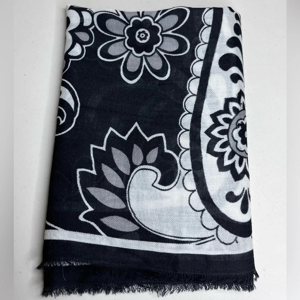 Vera Bradley Boho Paisley Print 100% Wool Scarf Wrap